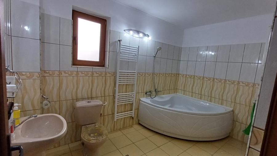 Casă individuală cu 6 camere cu Canalizare în Micro 16