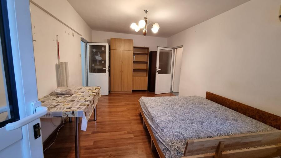 Apartament cu 2 camere semidecomandat în Iancului