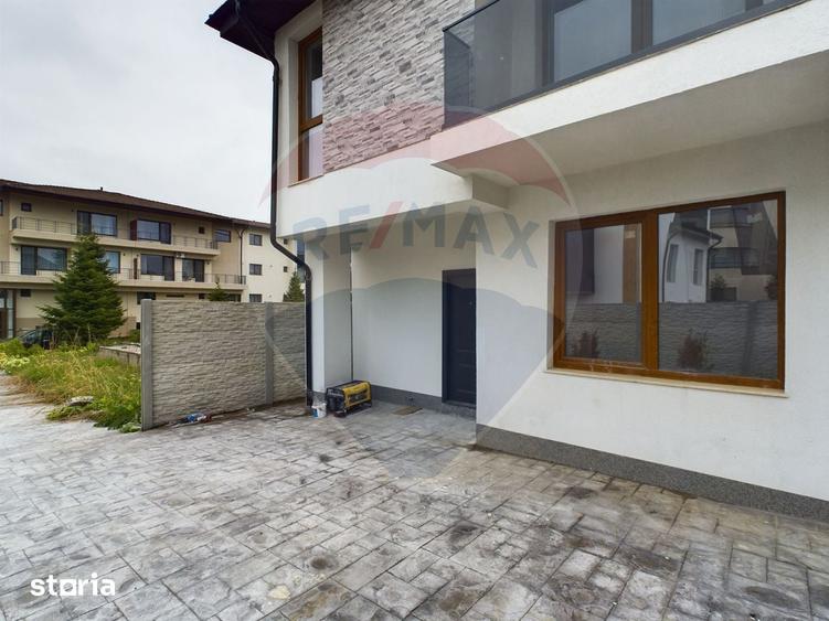 Casa de vanzare + teren 1000 mp - 17