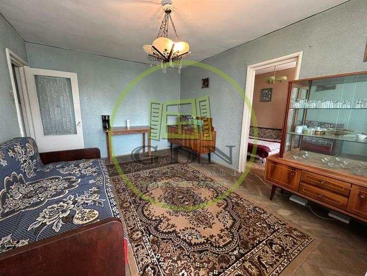 Apartament cu 2 camere semidecomandat, mobilat în Craiovița Nouă