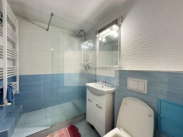 Apartament cu 3 camere semidecomandat, mobilat în Între Lacuri