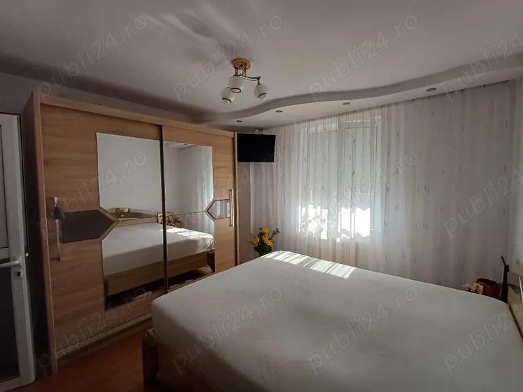 Apartament cu 4 camere decomandat în Central