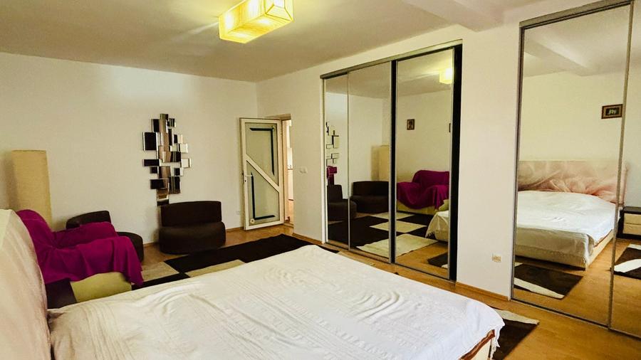 Duplex cu 5 camere cu Canalizare în Exterior Sud