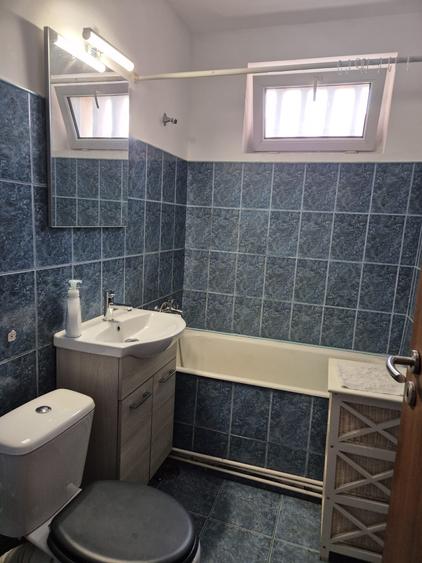 Apartament cu 4 camere semidecomandat, mobilat în Cedonia