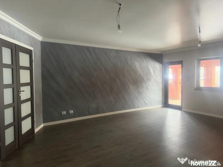 Casă cu 5 camere cu Teren 2000 Mp în Podari