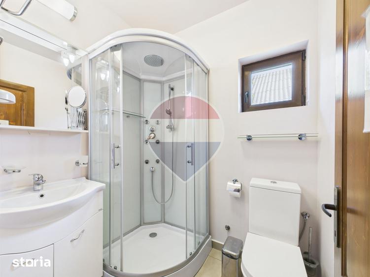 Casă cu 7 camere cu Teren 427 Mp în Limanu