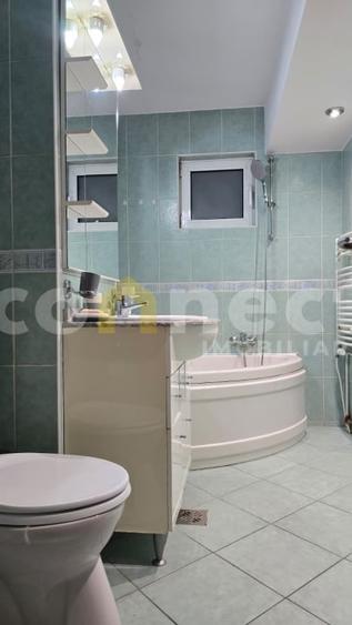 Apartament cu 4 camere decomandat, mobilat în Central
