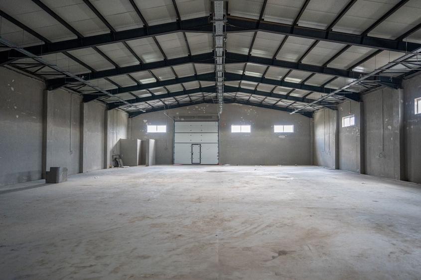 Spațiu industrial, de 550.59997558594 mp, în Frumușani