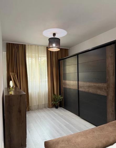 Apartament cu 3 camere, mobilat în Păcii