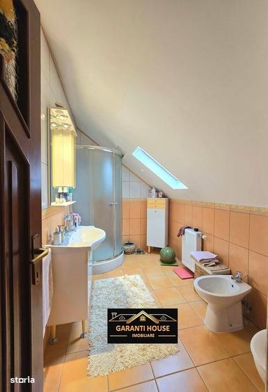 Casă cu 4 camere cu Teren 370 Mp în Central