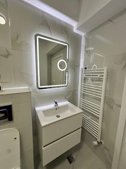 Apartament cu 2 camere decomandat, mobilat în Central