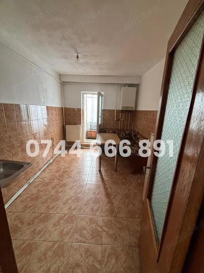 Apartament cu 3 camere decomandat în Energiei