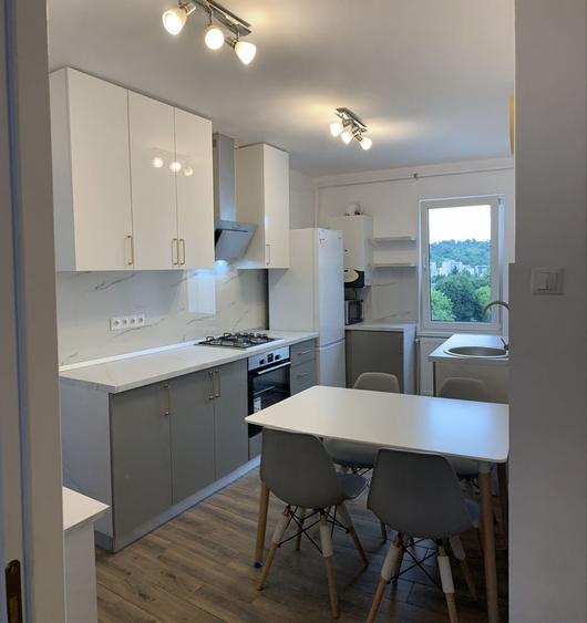 Apartament cu 3 camere decomandat în Tudor
