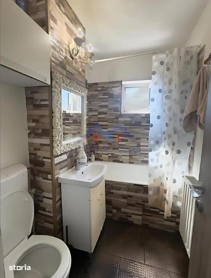 Apartament cu 4 camere decomandat în Cetate
