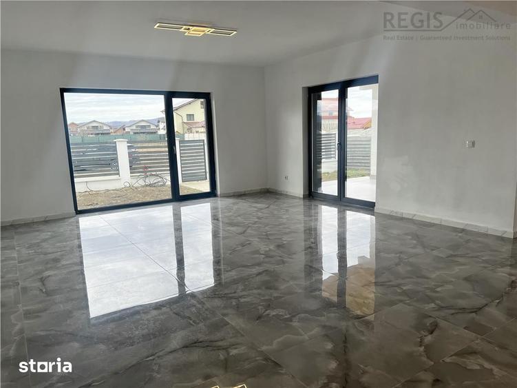 Casă cu 4 camere cu Canalizare în Cristian