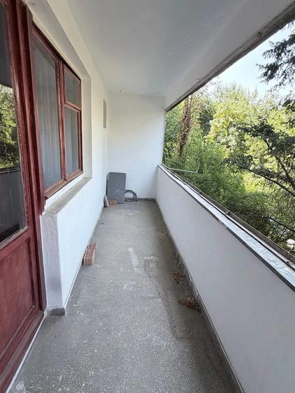 Apartament cu 3 camere semidecomandat în Gorjului