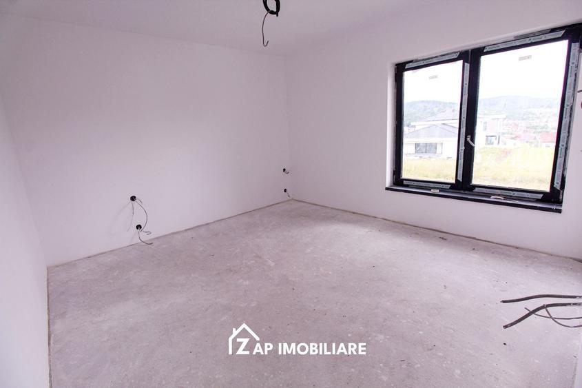Casă individuală cu 5 camere cu Canalizare în Corunca