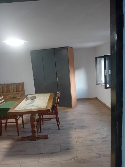 Casă cu Teren 1300 Mp în Amnaș