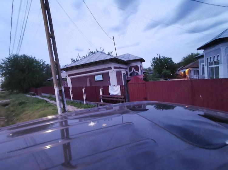 Casă cu 6 camere cu Teren 1800 Mp în Fântânele