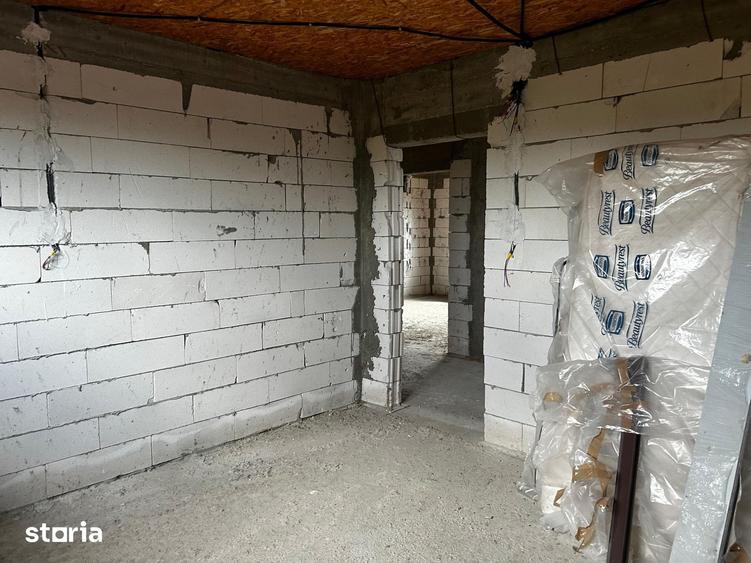 Casă cu 4 camere cu Teren 2000 Mp în Vădeni
