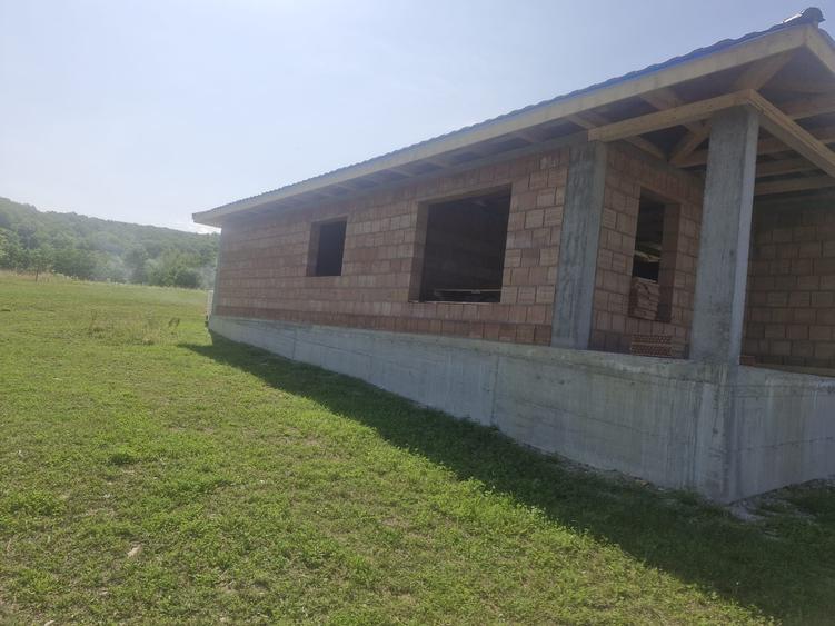Casă cu 3 camere în Cărbunari