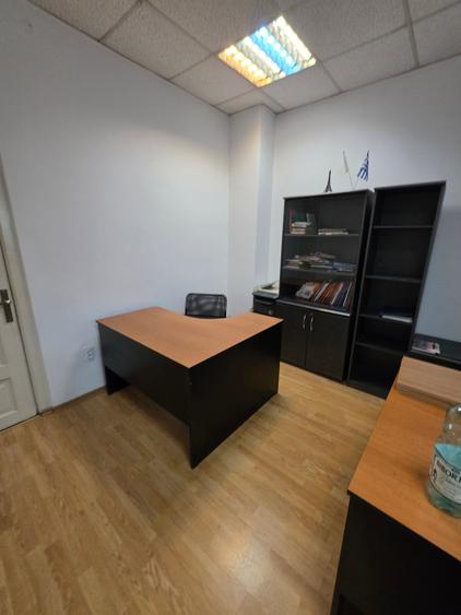 Birou, de 55 mp, în Central
