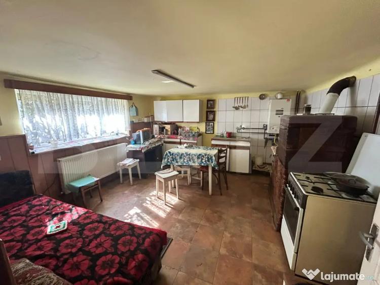 Casă cu 2 camere cu Teren 650 Mp în Acățari