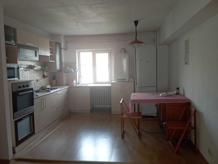 Apartament cu 3 camere decomandat în Dorobanți