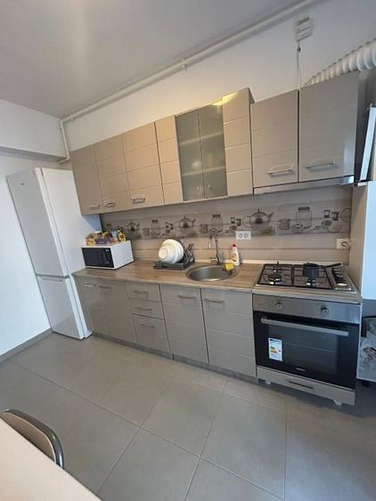 Apartament cu 3 camere decomandat, mobilat în Parcul Carol