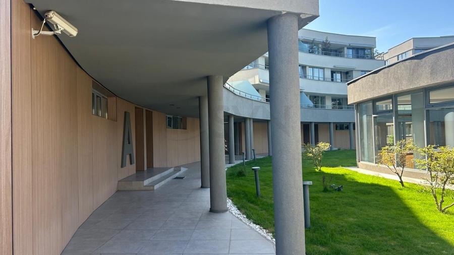 Apartament cu 4 camere decomandat, mobilat în Iancu Nicolae