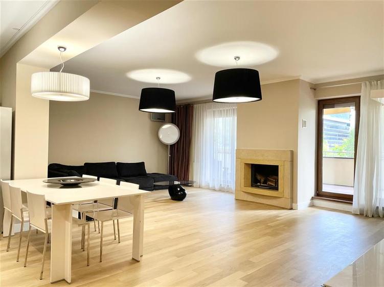 Apartament cu 4 camere decomandat, mobilat în Herăstrău