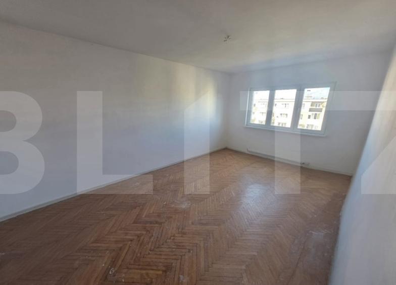 Apartament cu 2 camere decomandat în Lenin