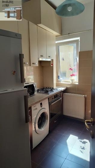 Apartament cu 3 camere semidecomandat în Dacia
