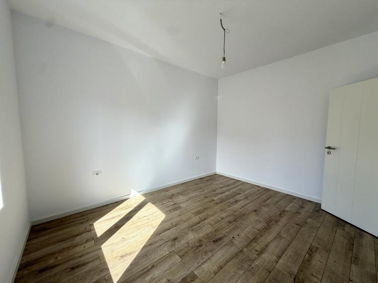 Duplex cu 5 camere cu Canalizare în Dumbrăvița