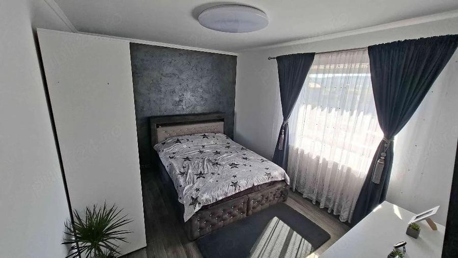 Apartament cu 3 camere decomandat în Mărăcineni