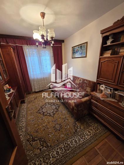 Apartament cu 3 camere semidecomandat în Micro II