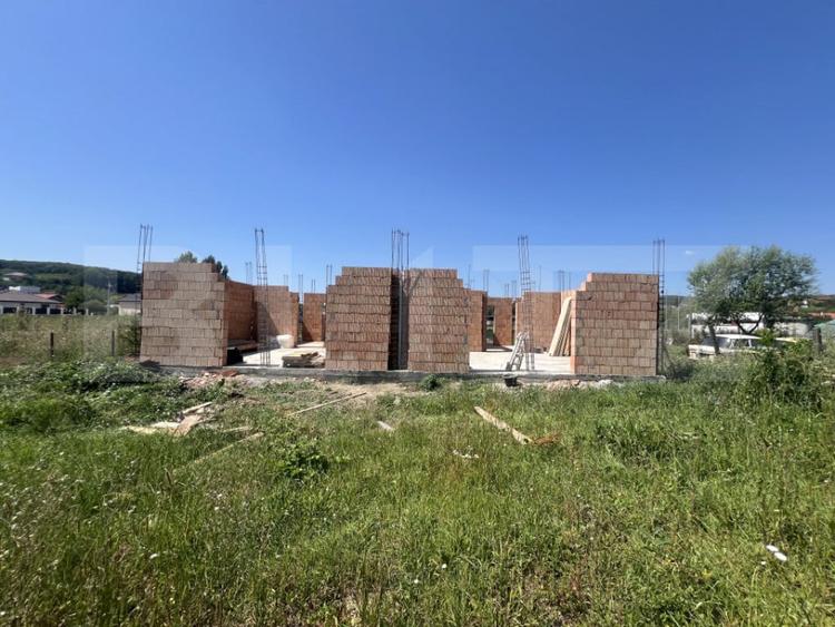 Casă cu 4 camere cu Teren 315 Mp în Livezeni