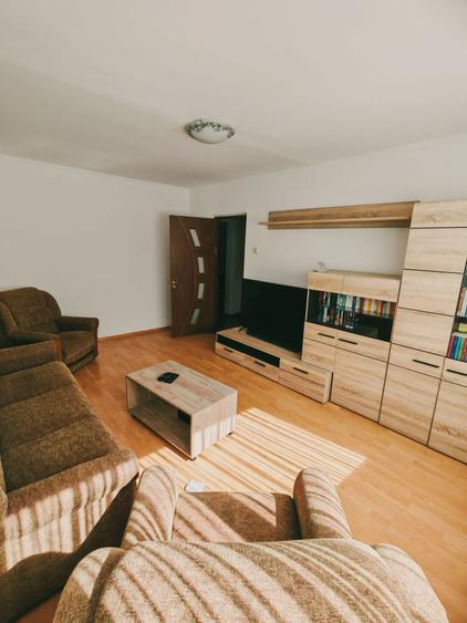 Apartament cu 3 camere decomandat în Trivale