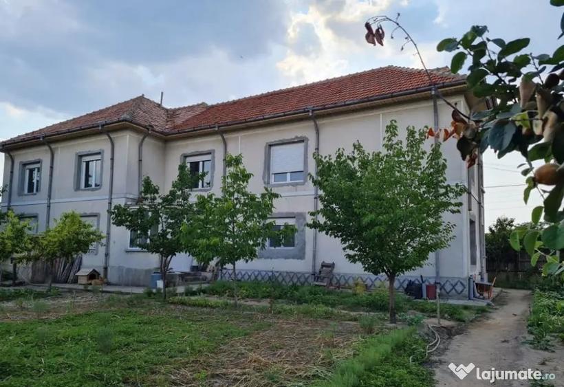 Casă cu 12 camere cu Teren 1300 Mp în Brestei