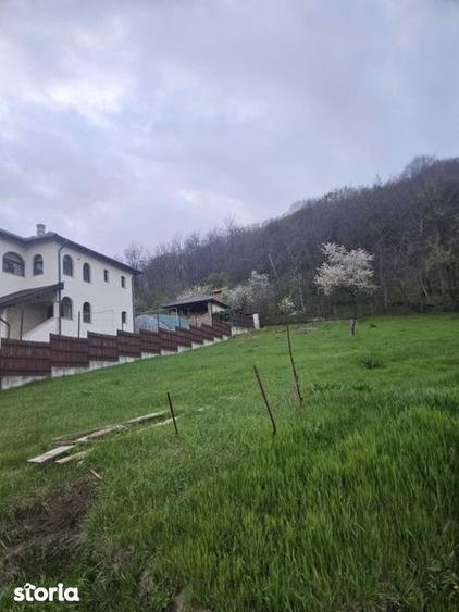 Teren de 580 mp, în Troianu