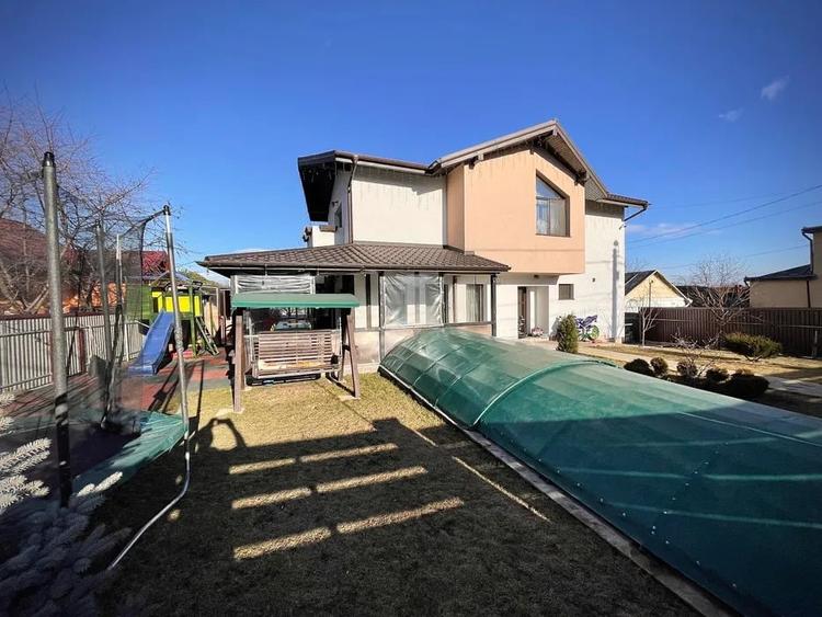 Casă individuală cu 5 camere cu Teren 421 Mp în Central