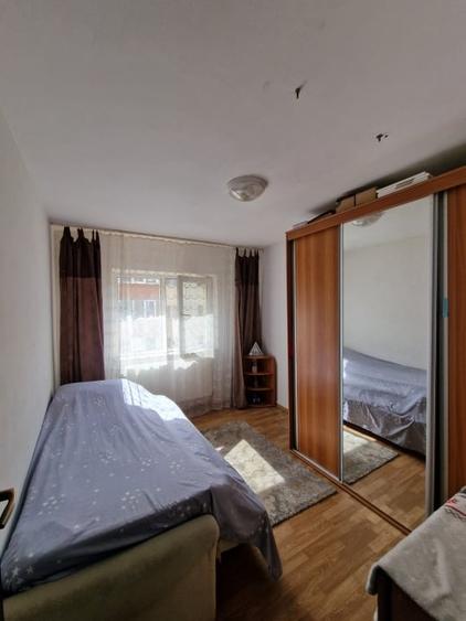 Apartament cu 3 camere decomandat, mobilat în Independenței