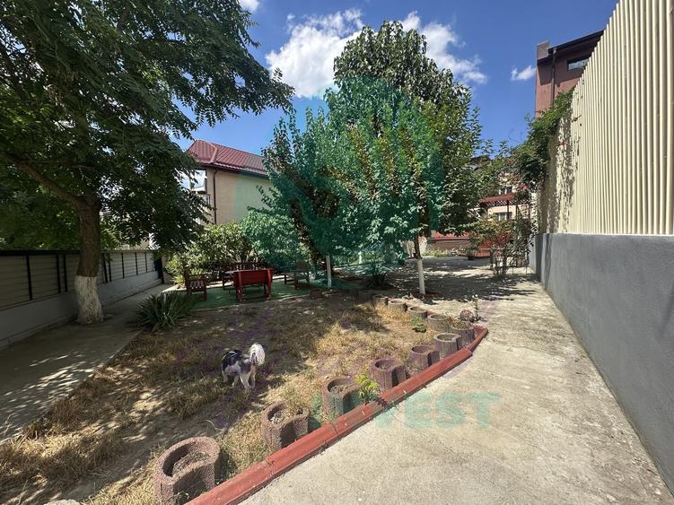 Casă individuală cu 11 camere cu Canalizare în Dristor