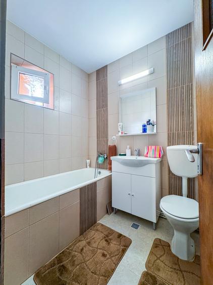 Apartament cu 3 camere decomandat în Piața Centrală