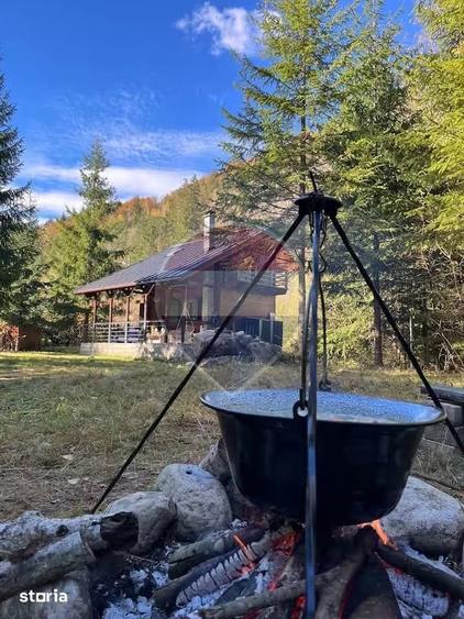 Casă cu 2 camere cu Teren 1500 Mp în Poieni