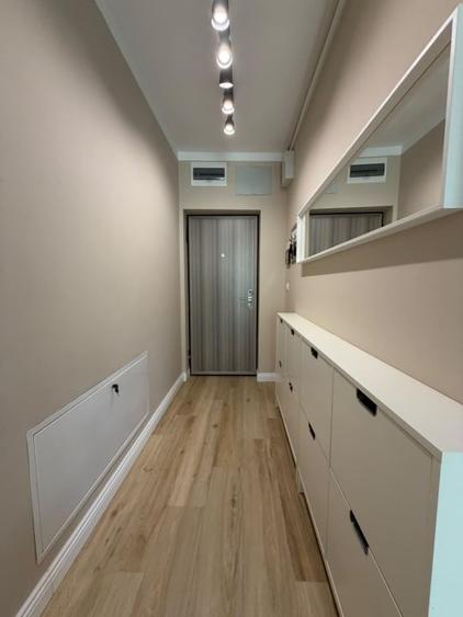 Apartament cu 3 camere semidecomandat, mobilat în Orașul Vechi