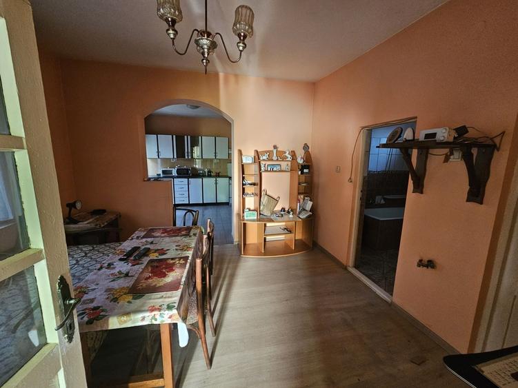 Casă cu 2 camere în Central