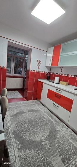 Apartament cu 3 camere decomandat în Micro 3