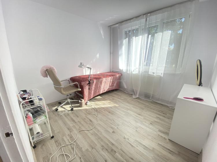 Apartament cu 3 camere semidecomandat, mobilat în Rahova
