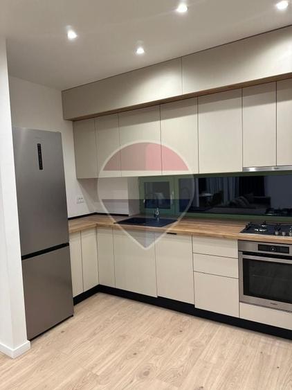 Apartament cu 2 camere semidecomandat, mobilat în Sisești